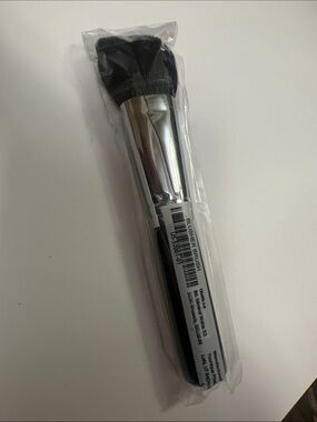 Younique Black and Silver Blusher Brush